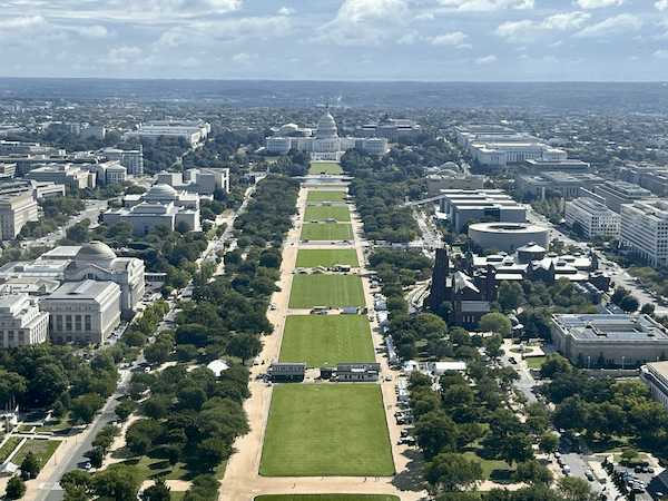 Vista sul Campidoglio dall'alto del Washington Monument
