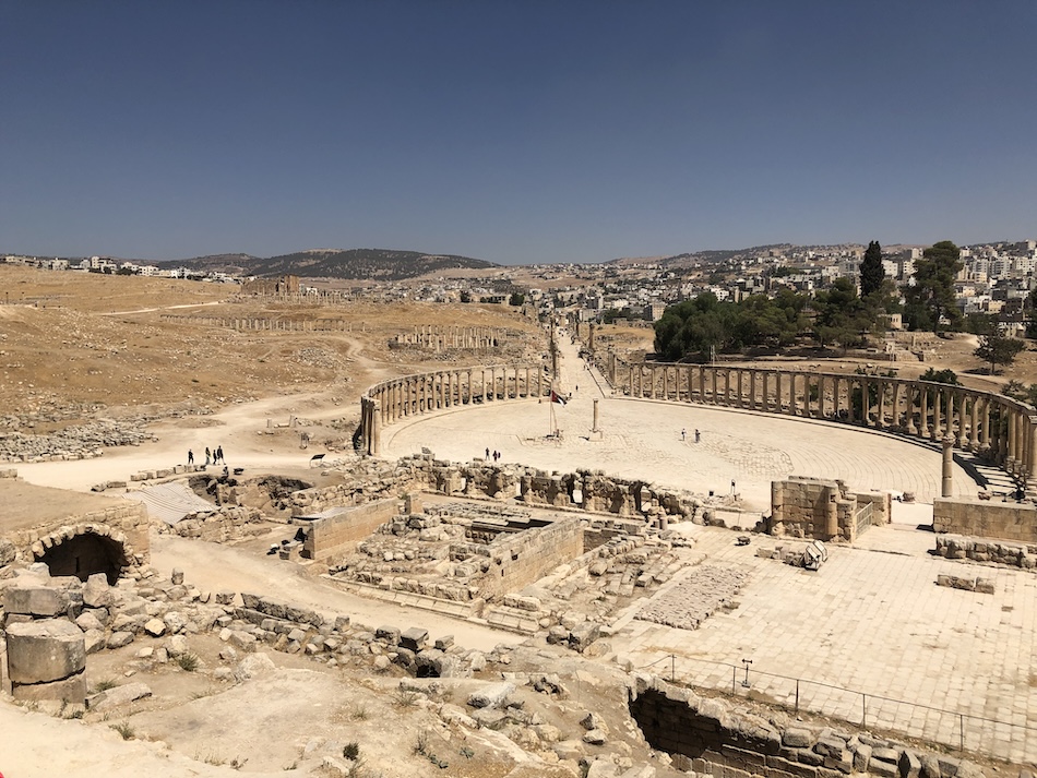 Piazza colonnata: impressionante conservazione delle rovine romane di Jerash