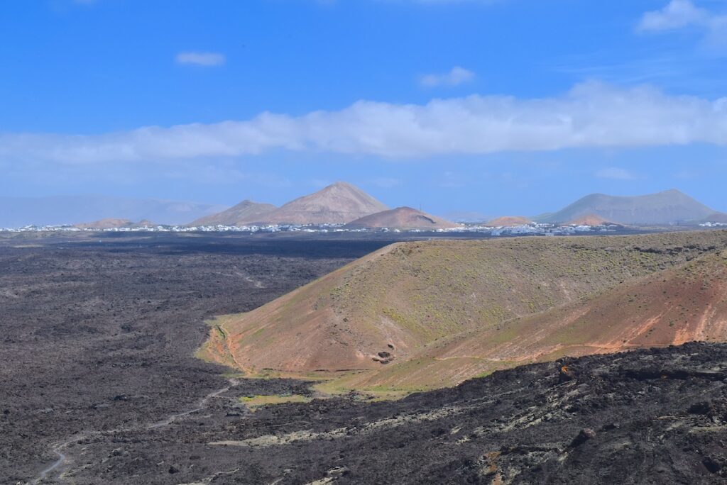 lanzarote-colore-scuro Lanzarote e la sua terra vulcanica nera