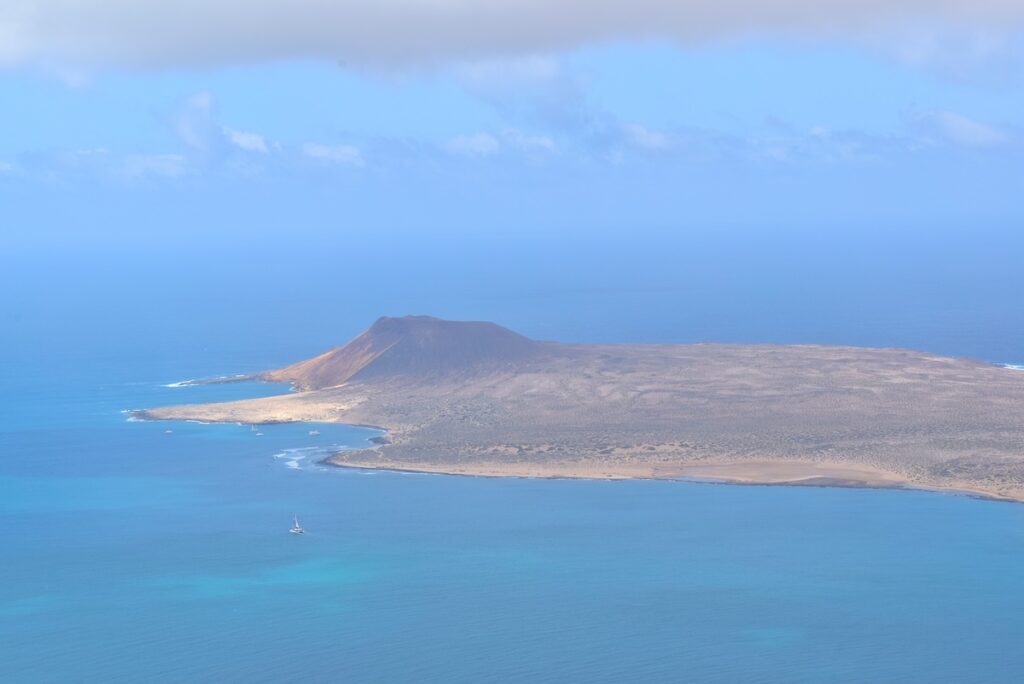 lanzarote-mirador-del-rio-la-graciosa Vista panoramica di La Graciosa da Mirador del Rio