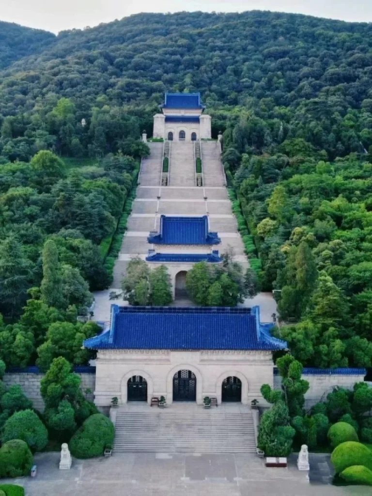 Il Mausoleo di Sun Yat-sen a Nanjing