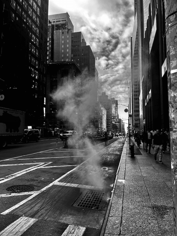 New York malinconica: i fumi che escono dai tombini