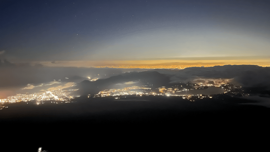 Vista notturna dalla vetta del Monte Fuji