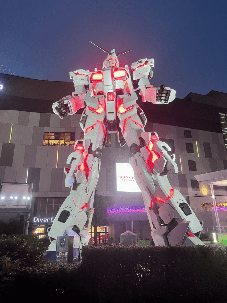 Statua gigante di Gundam
