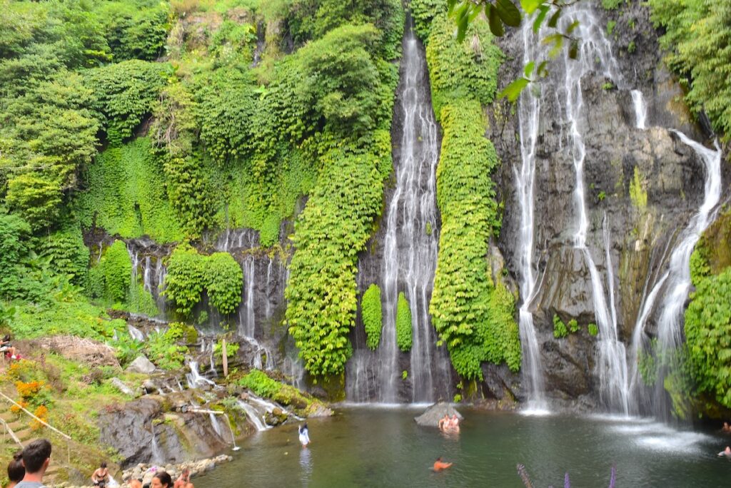 Le cascate nascoste di banyumala twin waterfalls