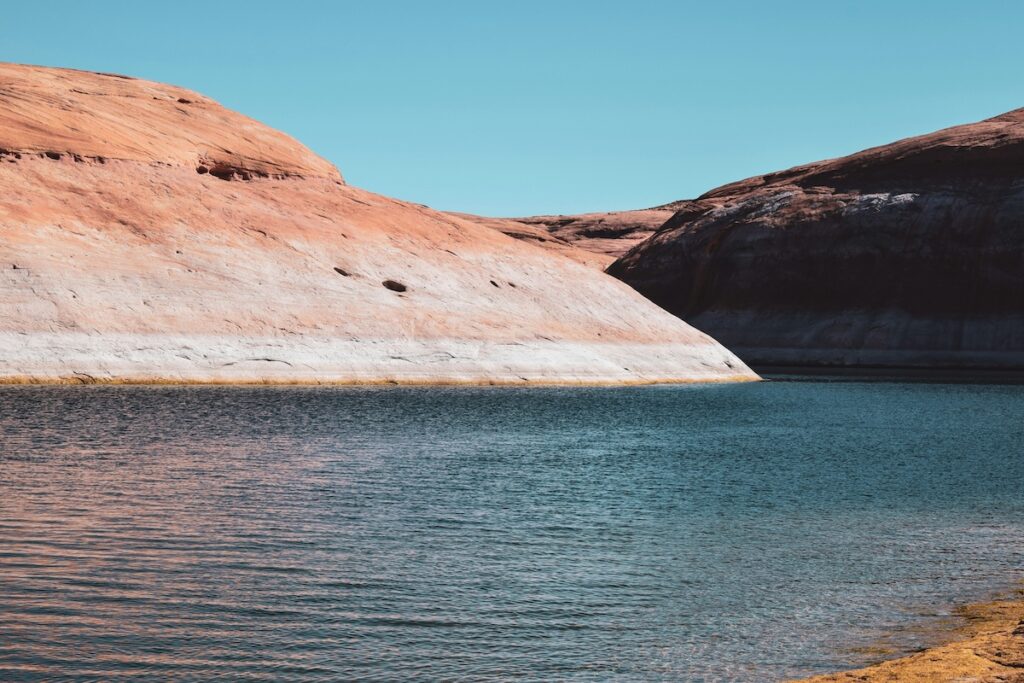 Lake Powell: canyon d'acqua tra rocce rosse e acqua blu