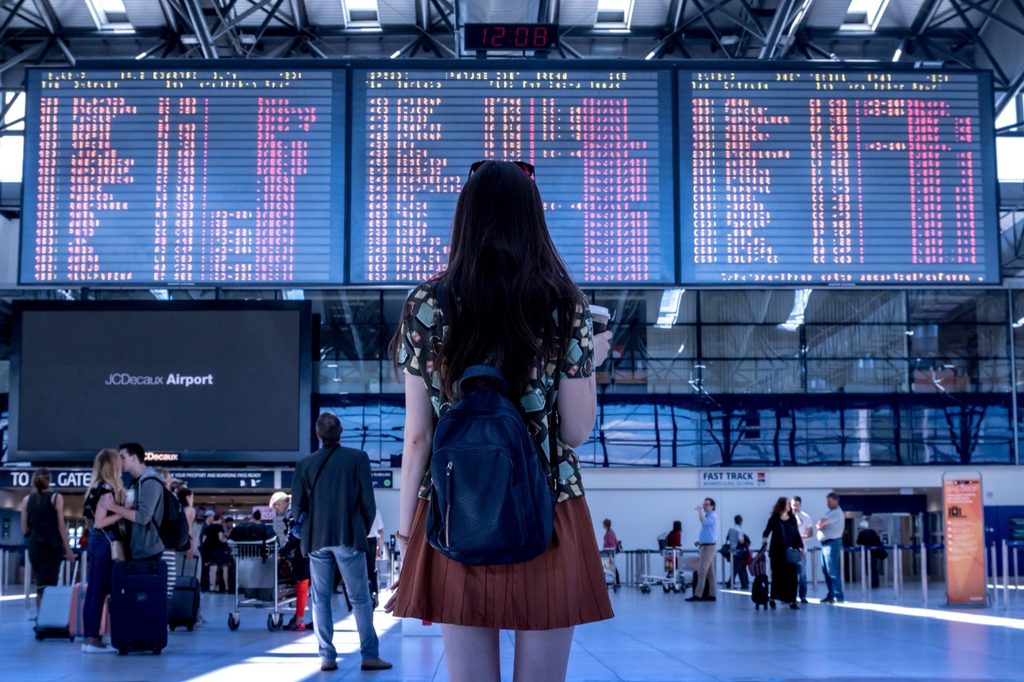 tabellone aeroportuale voli cancellati